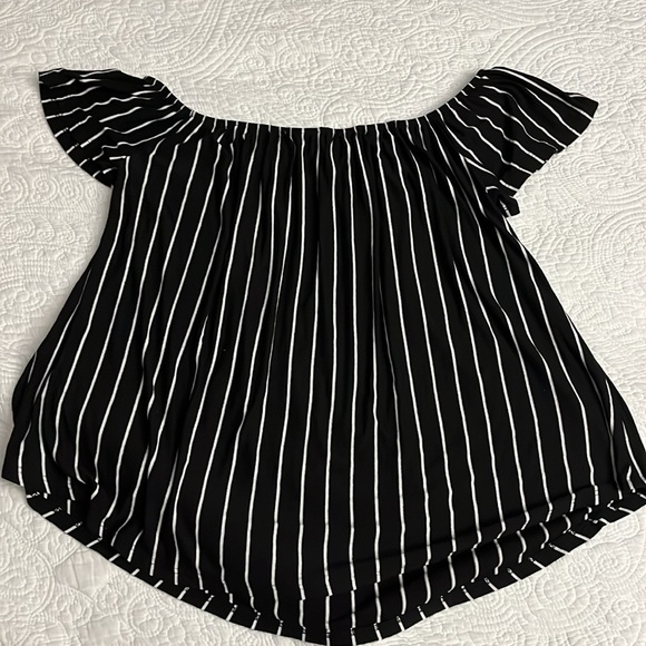 Green envelope Los Angeles women’s short sleeve shirt black with white stripes - Picture 4 of 4